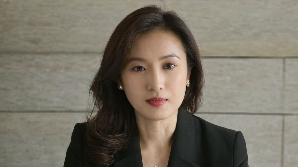 从房间恶臭到娱乐圈真相，揭秘吃瓜博主背后的“黑料每日大赛”