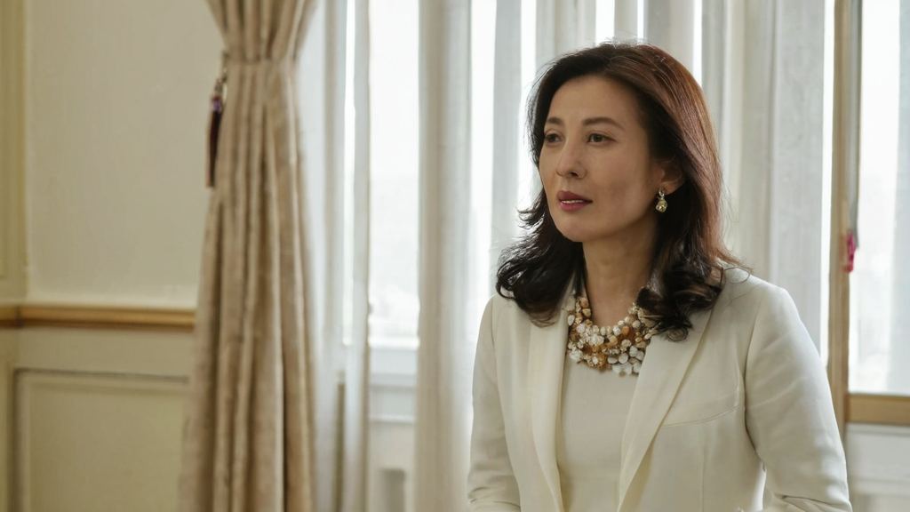 八卦女王曝光娱乐圈背后‘瓜田’故事引发更多关注明星内幕
